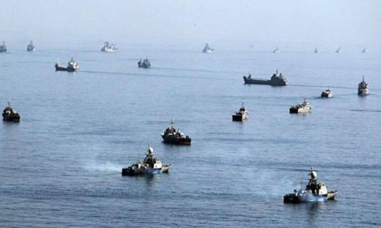 Το Ιράν απειλεί να κλείσει τα Στενά του Ορμούζ: «Οι εχθροί μας θα υποστούν μία συντριπτική απάντηση»