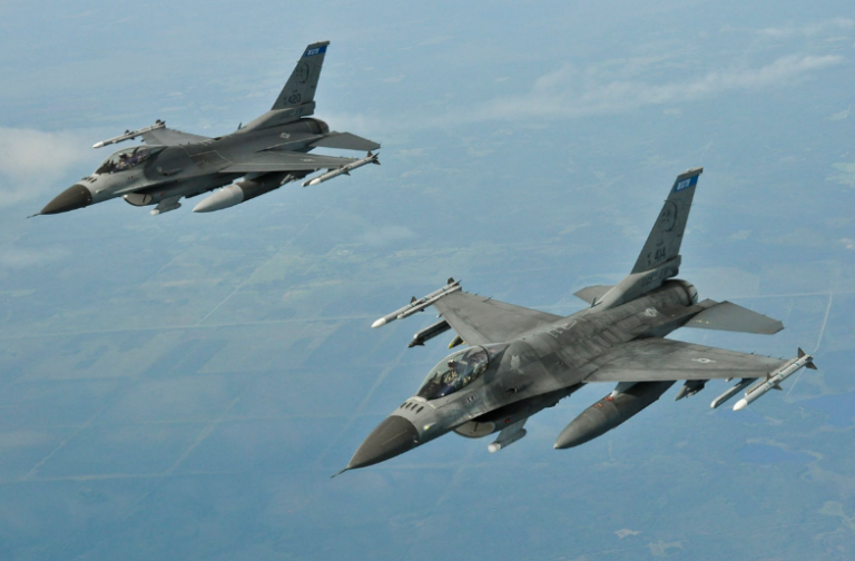 Έπεσε μόνο του και τέταρτο ουκρανικό F‑16: Υπέστη βλάβη, έχασε ύψος και συνετρίβη! – Γιατί πέφτουν τα «γεράκια;»