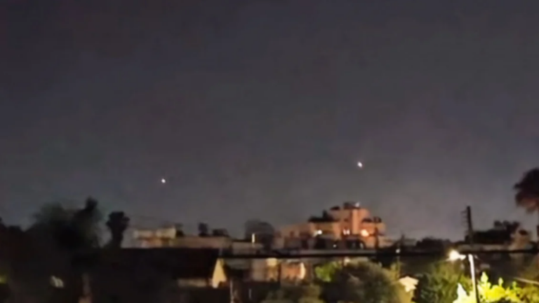 Ορατοί από Κύπρο και Λίβανο οι πύραυλοι του Ιράν προς το Ισραήλ