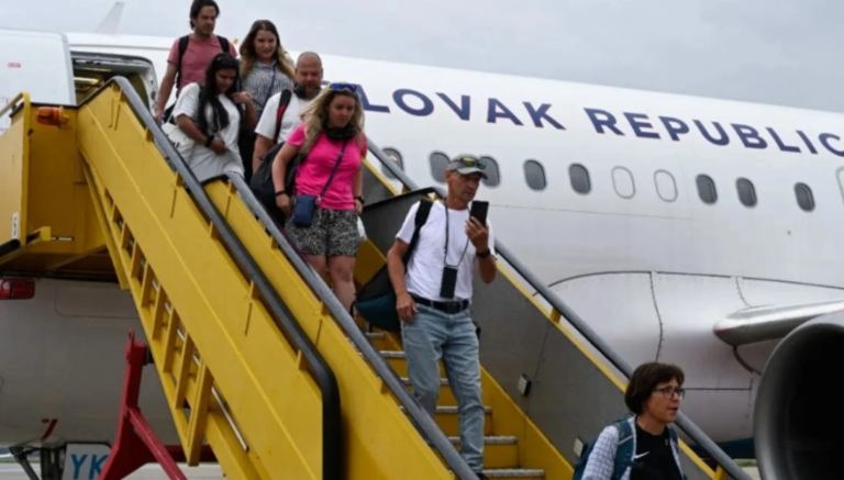 Αεροσκάφη της Τσεχίας και της Σλοβακίας απομακρύνουν 181 ανθρώπους από το Ισραήλ