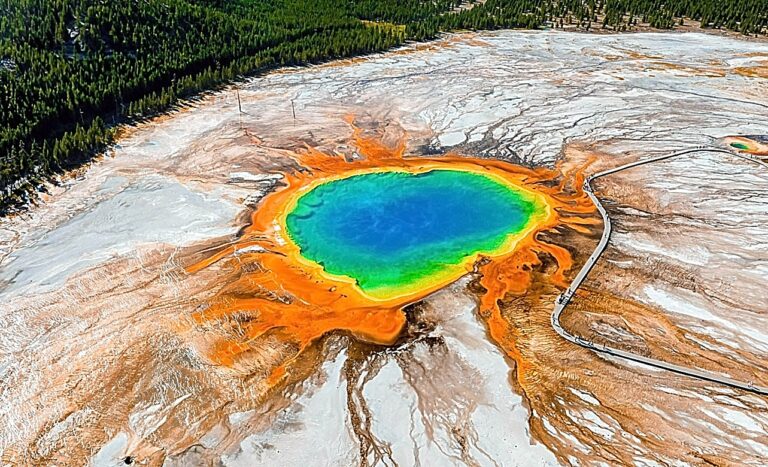 Yellowstone: Δυσοίωνο σημάδι μαρτυρά ότι το υπερηφαίστειο συσσωρεύει ενέργεια και μπορεί να εκραγεί – Τι εκτιμούν οι επιστήμονες και η πρόταση της NASA
