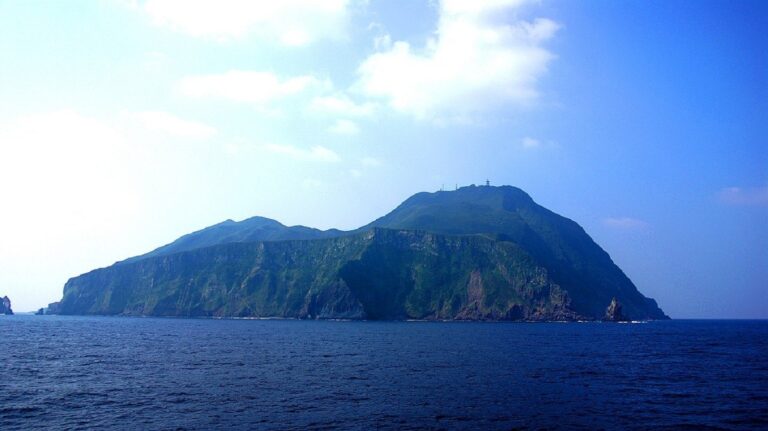 Ιαπωνία: Οι αρχές ζήτησαν την εκκένωση του νησιού που έχουν σημειωθεί πάνω από 1.000 σεισμοί σε δύο εβδομάδες