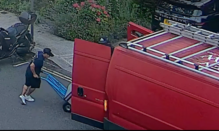 Λονδίνο: Φρικτή δολοφονία γκέι ζευγαριού – Ο δράστης διαμέλισε τις σορούς και τις έβαλε σε βαλίτσες