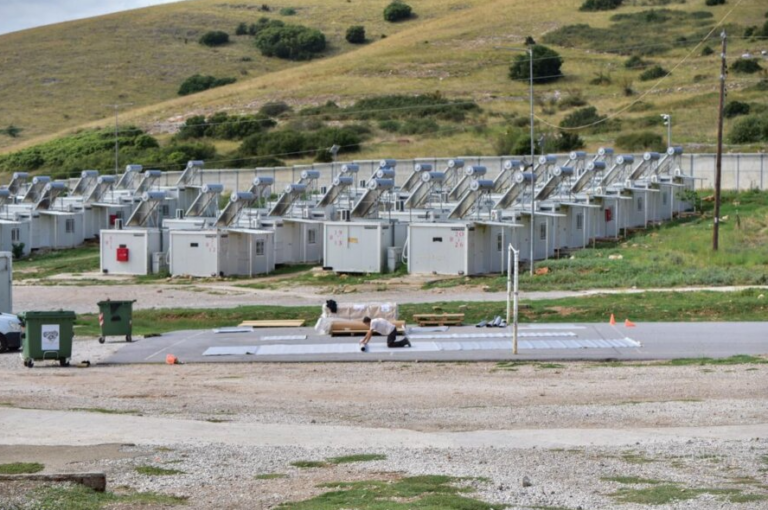 Ξεσπιτώνονται πλημμυροπαθείς από Κουτσόχερο για να φιλοξενηθούν μετανάστες από Λιβύη…