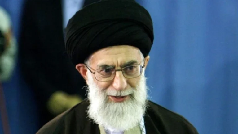 Ιρανοί χάκερ απειλούν με διαρροή 100GB email από την κυβέρνηση Τραμπ – Εμπλέκονται Stone, Daniels και κορυφαία στελέχη του Λευκού Οίκου