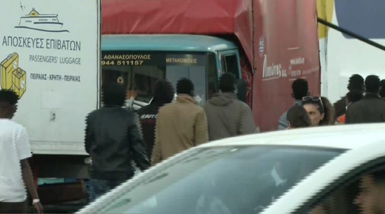 Έφτασαν οι πρώτοι 200 μετανάστες από την Κρήτη στον Πειραιά