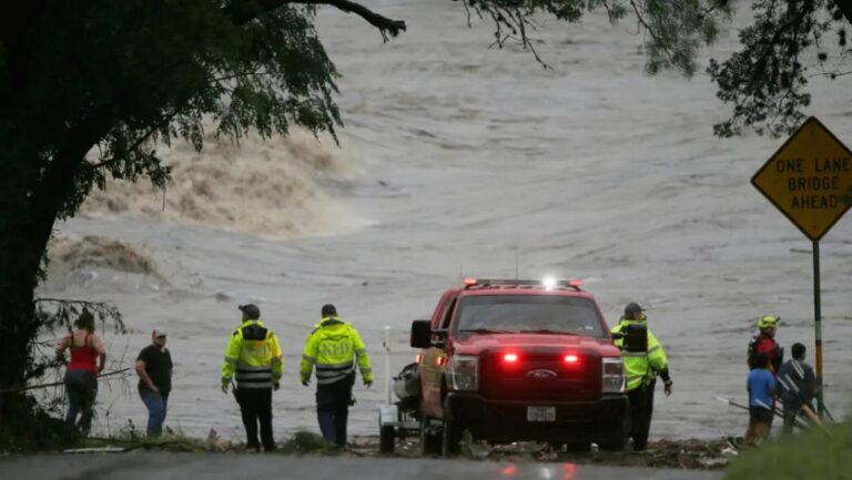 Φονικές πλημμύρες στο Τέξας: Σχεδόν 80 οι νεκροί – Σβήνουν οι ελπίδες για τα 10 κορίτσια που εξακολουθούν να αγνοούνται