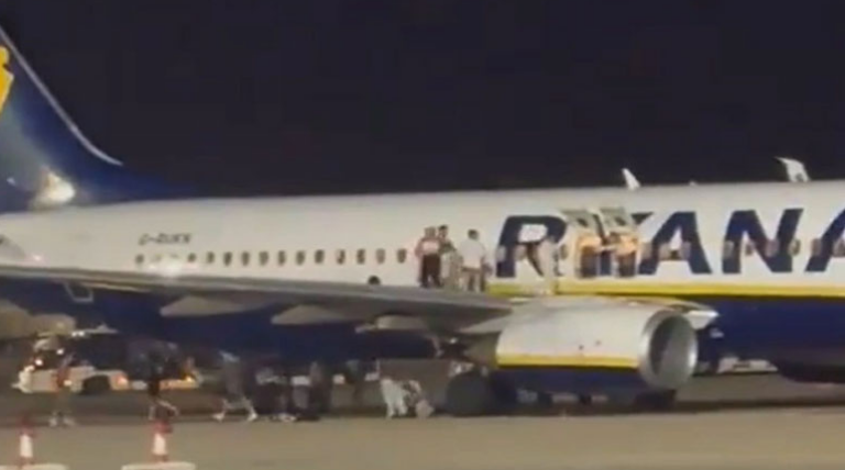 Πανικός σε πτήση της Ryanair