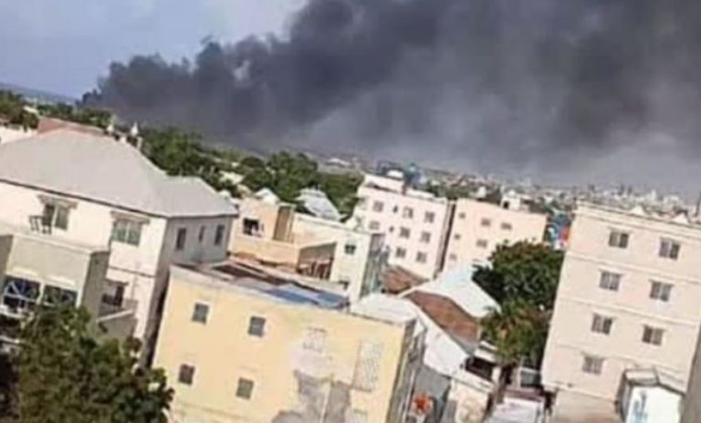 Σομαλία: Στρατιωτικό ελικόπτερο συνετρίβη και τυλίχθηκε στις φλόγες στη Μογκαντίσου