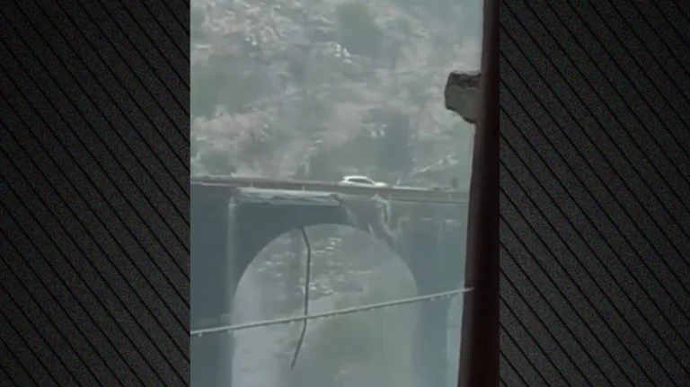 Πανικός στη Σικελία: H στιγμή που «καταρρέει» γέφυρα ενώ τη διασχίζουν οχήματα!