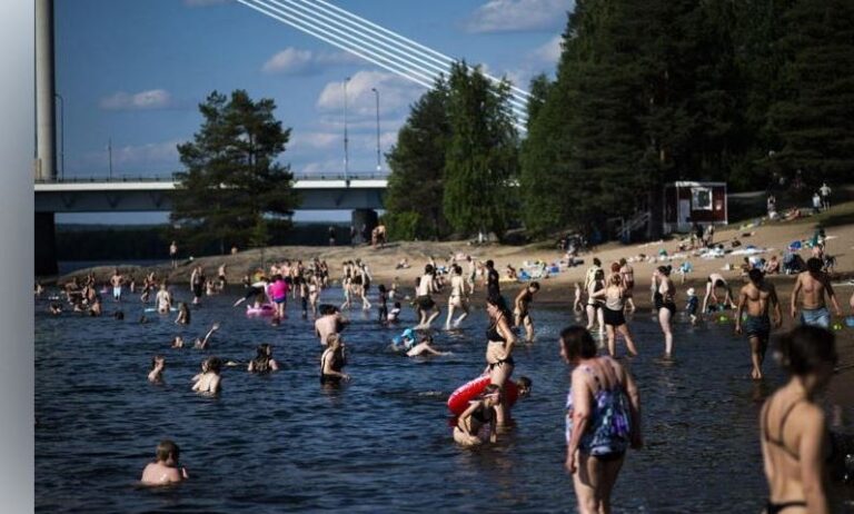 SOS για τον καύσωνα στις σκανδιναβικές χώρες: «Τροπικές νύχτες» στη Σουηδία, «30ρια» στη Φινλανδία και νεκροί τάρανδοι