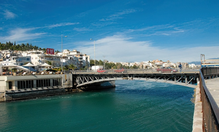 Γέφυρα Χαλκίδας: Μια βλάβη σε ψηφιακή κάρτα έκοψε στα δύο την πόλη