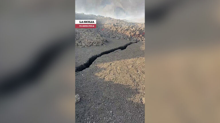 Αίτνα: Ξηρή ρωγμή εντοπίστηκε στην πλαγιά του βουνού