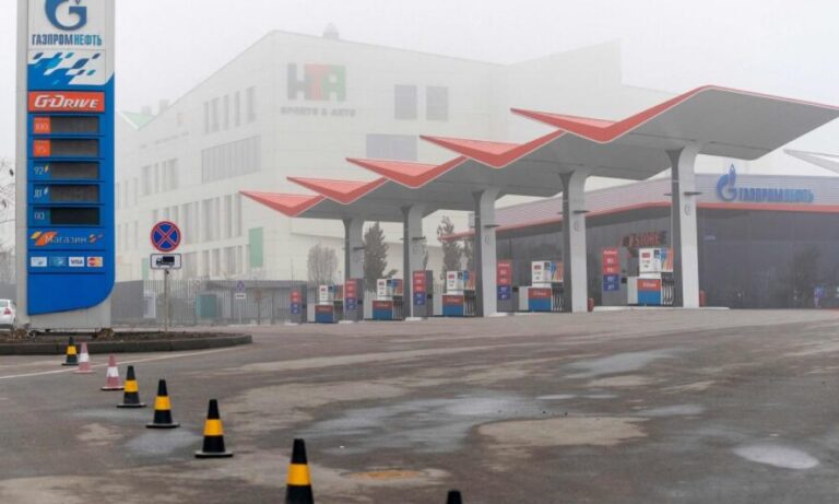 Τεράστιες ουρές στα βενζινάδικα σε Επτά ρωσικές περιοχές λόγω έλλειψης καυσίμων