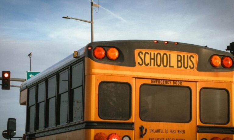 Τραγωδία στην Αυστραλία: Ένα παιδί νεκρό και 11 τραυματισμένα από ανατροπή σχολικού λεωφορείου