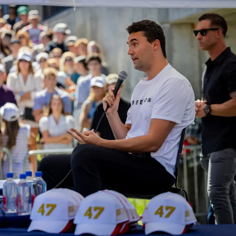 Σοκ στις ΗΠΑ: Δολοφονήθηκε ο Τσάρλι Κερκ, στενός συνεργάτης του Ντόναλντ Τραμπ