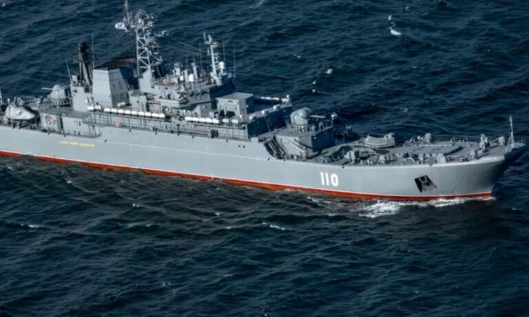 Δανικό ελικόπτερο εντόπισε ρωσικό αποβατικό σκάφος λίγα χιλιόμετρα έξω από τα χωρικά του ύδατα