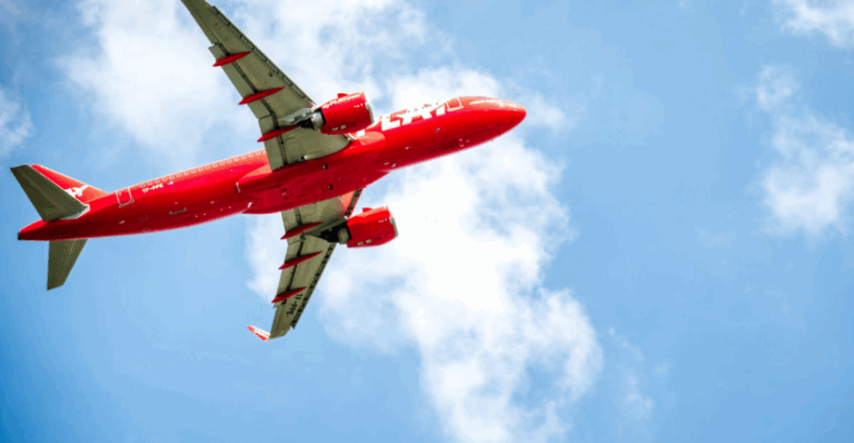 Ισλανδία: Ξαφνικό λουκέτο της αεροπορικής Play Airlines- Χιλιάδες ταξιδιώτες μπλοκαρισμένοι στην Ευρώπη