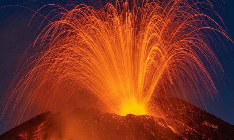 Αποκάλυψη: 3 χλμ. από την ολική καταστροφή γλιτώνουν μέχρι στιγμής την Σαντορίνη και το νότιο Αιγαίο