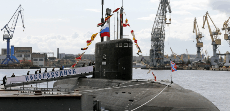 Συναγερμός για «κίνδυνο έκρηξης» στο ρωσικό υποβρύχιο «Νοβοροσίσκ» από διαρροή καυσίμων