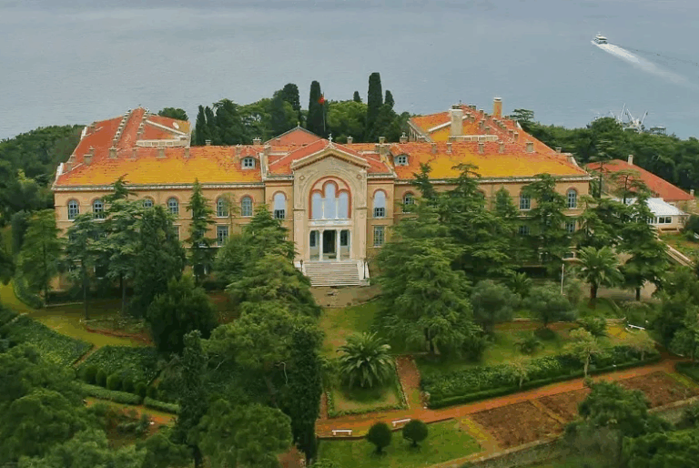 Ερντογάν σε Τραμπ για Χάλκη: «Θα κάνουμε ό,τι μπορούμε για την επαναλειτουργία της, θα το συζητήσουμε με τον Βαρθολομαίο»