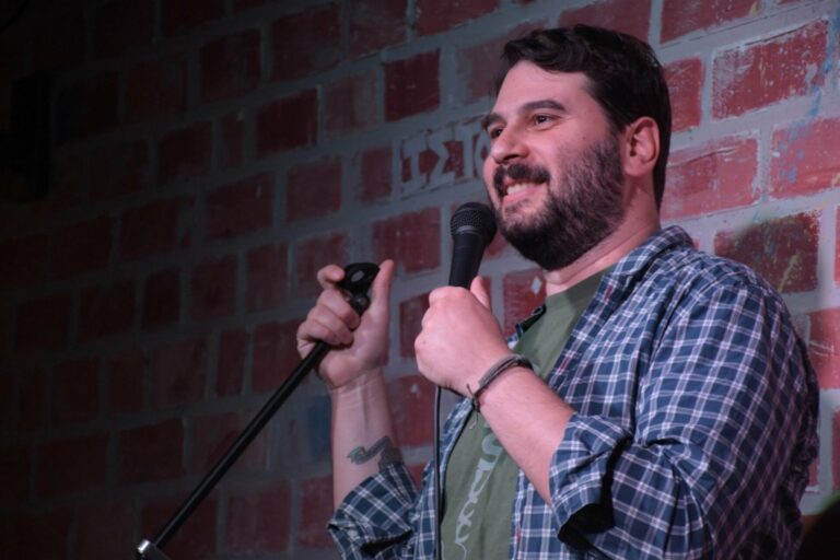 Εμετός από Π.Ρούπο: Κάνει «αστειάκια» λέγοντας πως αυνανίστηκε με εικόνισμα της Αγίας Φωτεινής