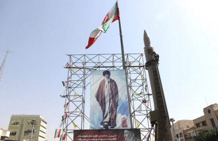 Στο χείλος του γκρεμού το Ιράν – Αντιμέτωπο με οικονομική κατάρρευση, μετά την επαναφορά των κυρώσεων του ΟΗΕ