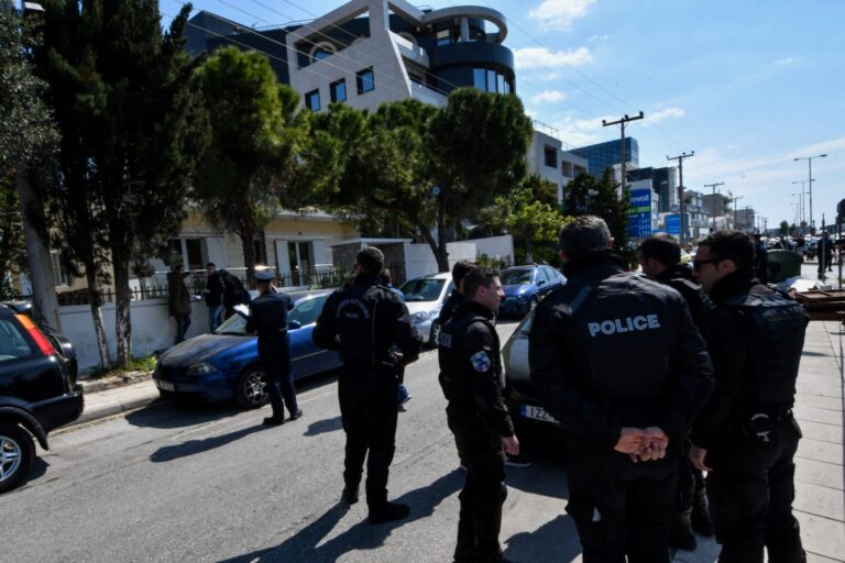 Τρίκαλα: Ο 18χρονος έπνιξε με πετσέτα την μητέρα του την ώρα που έβλεπε τηλεόραση! – «Ήθελα καιρό να τη σκοτώσω»