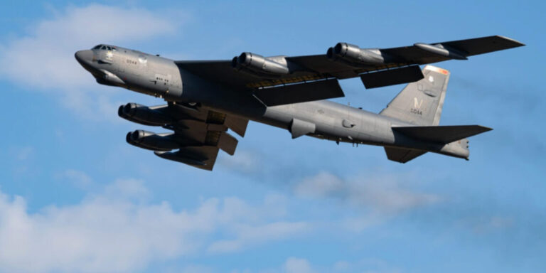 «Βράζει» η Καραϊβική: Στον αέρα βομβαρδιστικά B-52 από τις ΗΠΑ και F-16 από την Βενεζουέλα