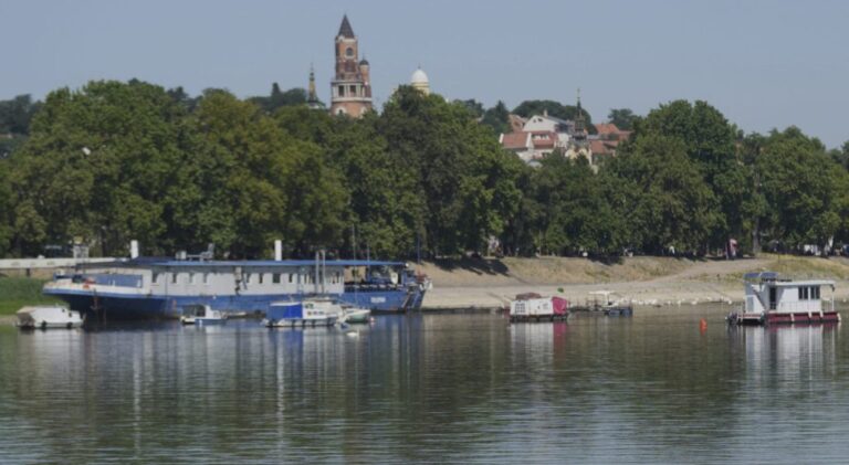 Σερβία: Ανατράπηκε σκάφος στον Δούναβη – Ένας νεκρός, τρεις αγνοούμενοι