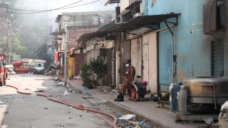 Μπαγκλαντές: Φονική πυρκαγιά σε εργοστάσιο ενδυμάτων – Τουλάχιστον 16 νεκροί