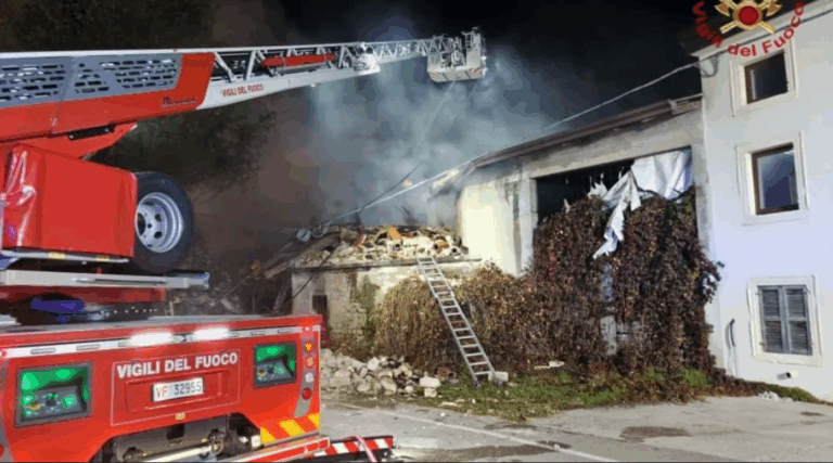 Τραγωδία σε έξωση στην Ιταλία: Οι ένοικοι γέμισαν το σπίτι με αέριο – Τρεις νεκροί αστυνομικοί από έκρηξη αφού άνοιξαν την πόρτα