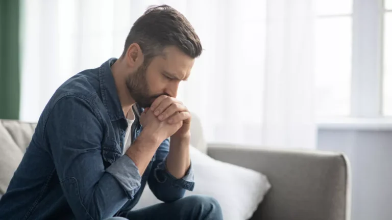 Το πασίγνωστο φάρμακο που συνδέεται με σοβαρά ψυχικά νοσήματα – Το λαμβάνουν κυρίως οι άνδρες