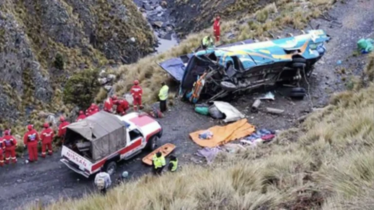 Τουλάχιστον 16 νεκροί σε τροχαίο με λεωφορείο στη Βολιβία