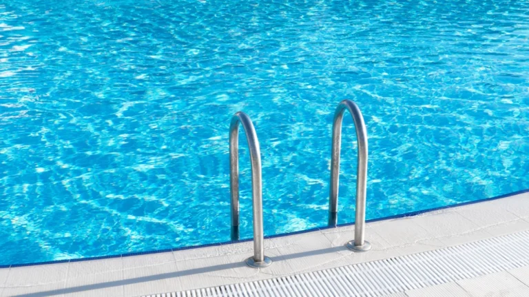 Ρόδος: Διασωληνωμένο 3χρονο κορίτσι στο νοσοκομείο μετά από πτώση σε πισίνα ξενοδοχείου