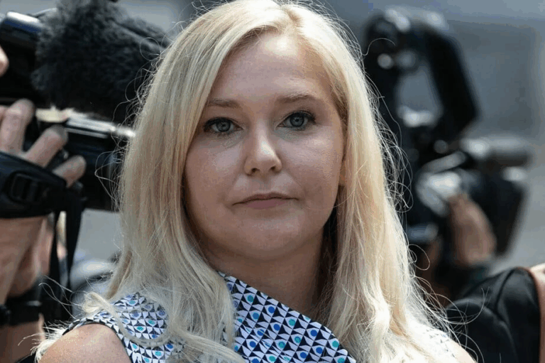 «Γνωστός πρωθυπουργός με βίασε πιο άγρια από οποιονδήποτε άλλο» – Το νέο απόσπασμα από τα μεταθανάτια απομνημονεύματα της Βιρτζίνια Τζιουφρέ