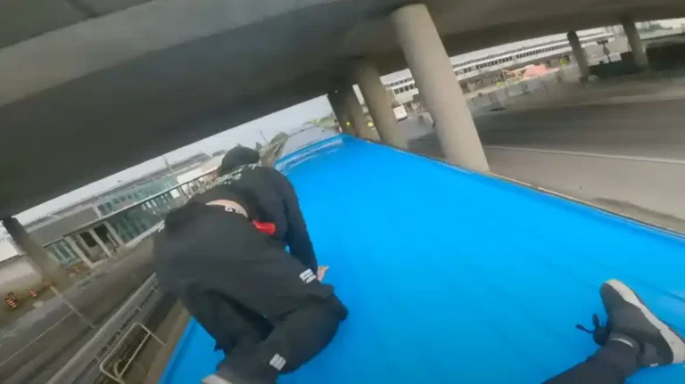 Τραγωδία στη Νέα Υόρκη: Δύο νεαρές κοπέλες σκοτώθηκαν κάνοντας subway surfing