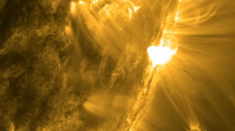Ισχυρότατη ηλιακή έκρηξη αποτυπώθηκε σε ένα εντυπωσιακό ΒΙΝΤΕΟ