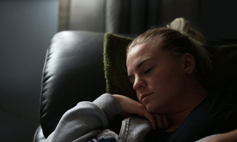 Εφιαλτικό! Νεαροί πεθαίνουν στον ύπνο τους – Το ύπουλο σύνδρομο ξαφνικίτιδας που θερίζει