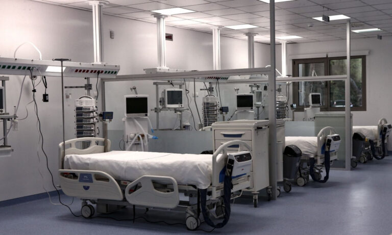 Κορωπί: 22χρονος νοσηλεύεται διασωληνωμένος – Κατάπιε αμάσητο μπέργκερ για ένα challenge