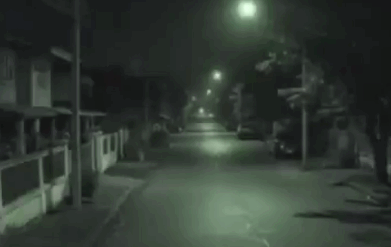 Βίντεο: «Σφαίρες φωτός» πέφτουν στους δρόμους πόλης της Καλιφόρνια – ΑΙ, αλήθεια ή κάποιο άλλο φαινόμενο;