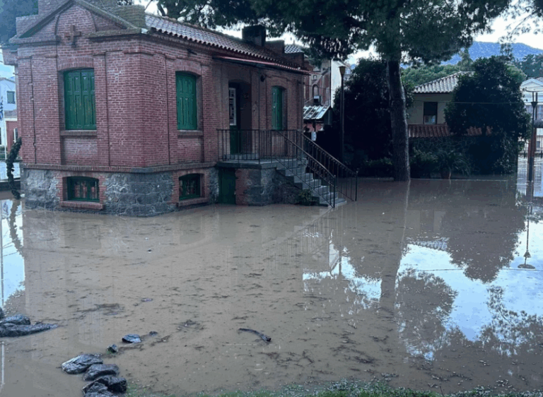 Λέσβος: Προβλήματα από την κακοκαιρία – Πλημμύρισαν δρόμοι και σπίτια σε Καλλονή και Σκάλα, κλειστά τα σχολεία