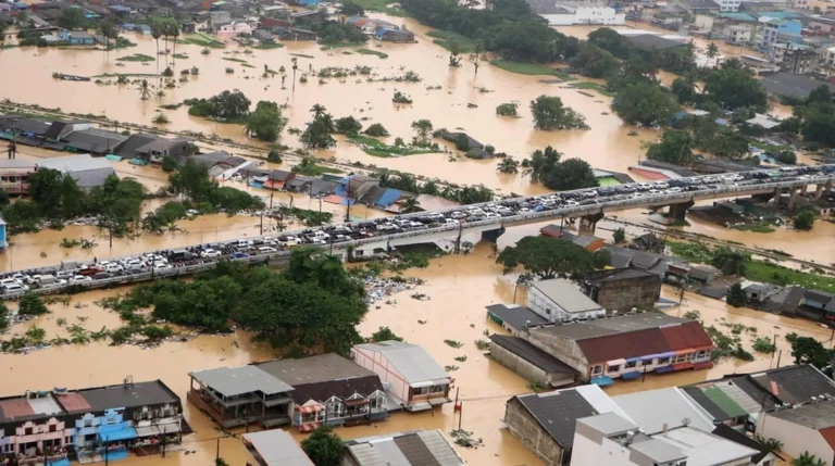 Πλημμύρες στην Ταϊλάνδη: 33 νεκροί – Επηρεάζονται πάνω από 2,7 εκατομμύρια άνθρωποι