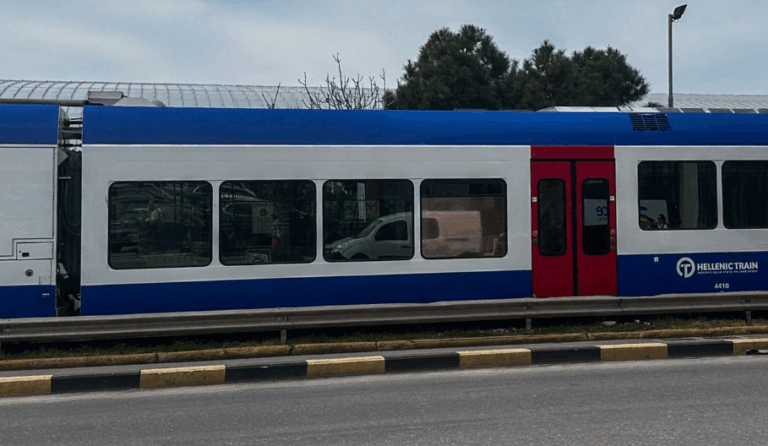 Παραλίγο νέα Τέμπη: Τρένο προς Λάρισα μπήκε σε λάθος γραμμή – «Κάτι έγινε με το κλειδί»