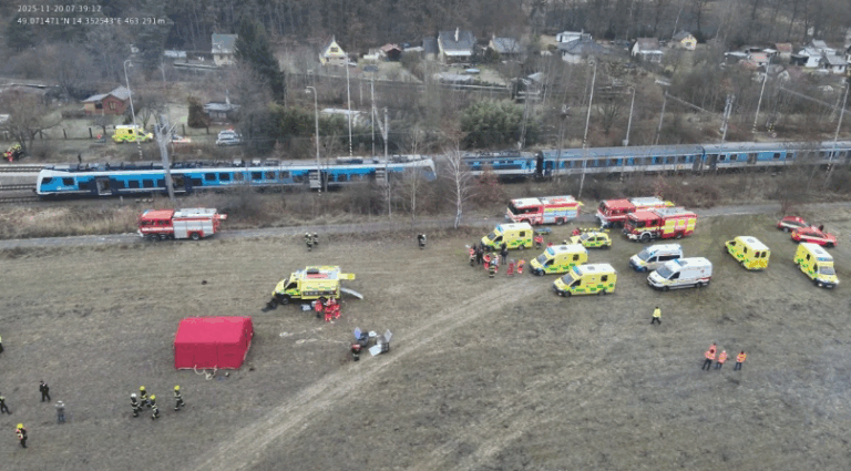 Δύο επιβατικά τρένα συγκρούστηκαν στην Τσεχία, πάνω από 40 άνθρωποι τραυματίστηκαν