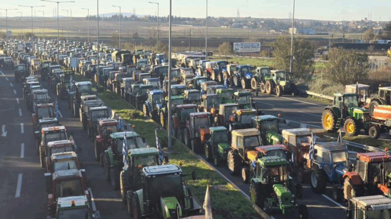 Κλιμακώνουν τις κινητοποιήσεις οι αγρότες με νέα μπλόκα – Από παρακαμπτηρίους η κίνηση σε Ε65 και ΠΑΘΕ