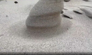 Πρωτοφανές φαινόμενο: Άμμος πάγωσε λόγω του ακραίου ψύχους στο Μίσιγκαν