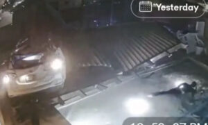 Νεβάδα: Αυτοκίνητο… απογειώνεται και η οδηγός εκτινάσσεται σε πισίνα