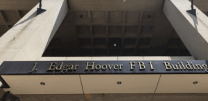 Η κυβέρνηση Τραμπ κλείνει τα κεντρικά γραφεία του FBI