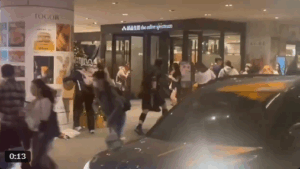 3 νεκροί, 5 τραυματίες καθώς επιτιθέμενος με μαχαίρι εξαπέλυσε επίθεση στο κέντρο της Ταϊπέι, στην Ταϊβάν, αφού πυροδότησε καπνογόνα στον κεντρικό σιδηροδρομικό σταθμό — Reuters